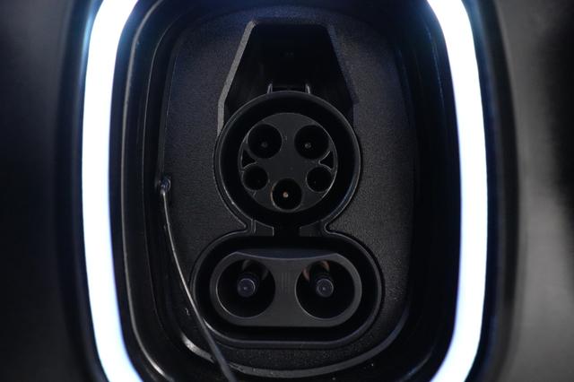 2024 Chevrolet Silverado EV — photo 8 of 24
