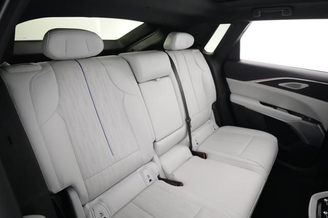 2024 Cadillac Lyriq — photo 4 of 20