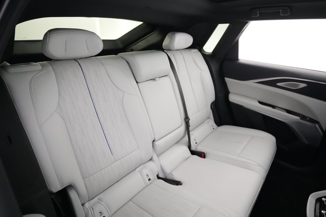 2024 Cadillac Lyriq — photo 4 of 20