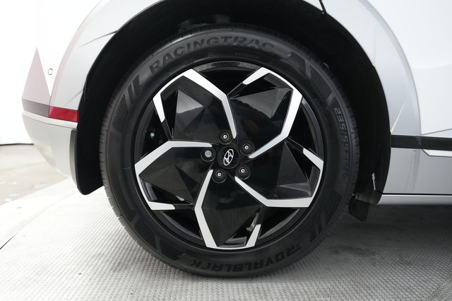 2024 Hyundai IONIQ 5 — photo 17 of 21