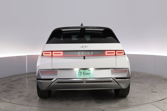 2024 Hyundai IONIQ 5 — photo 12 of 21