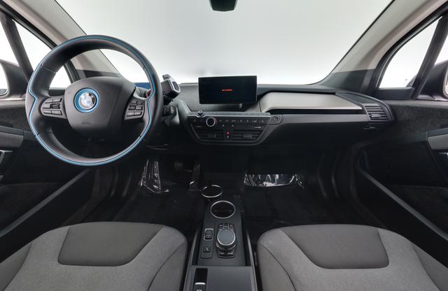 2021 BMW i3 — photo 10 of 11