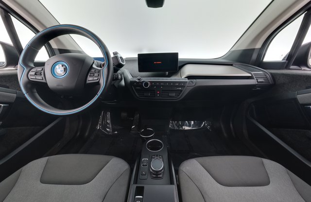 2021 BMW i3 — photo 10 of 11