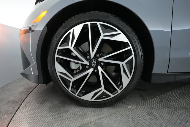 2024 Hyundai IONIQ 6 — photo 16 of 25
