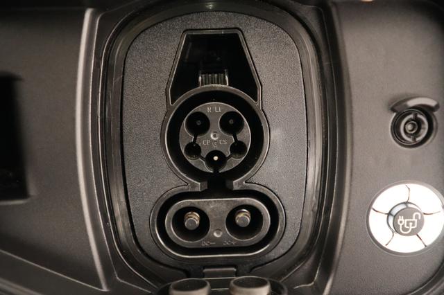 2024 Ford F-150 Lightning — photo 8 of 15