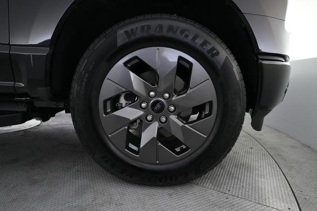 2024 Ford F-150 Lightning — photo 10 of 15