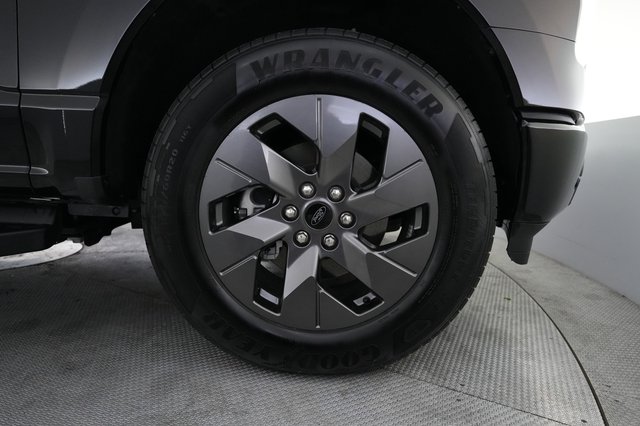 2024 Ford F-150 Lightning — photo 10 of 15