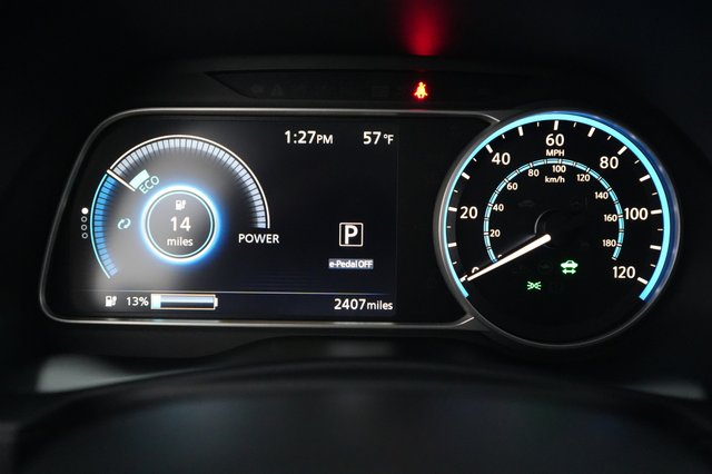 2025 Nissan LEAF — photo 5 of 19