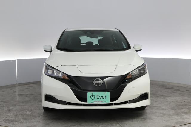 2025 Nissan LEAF — photo 8 of 19