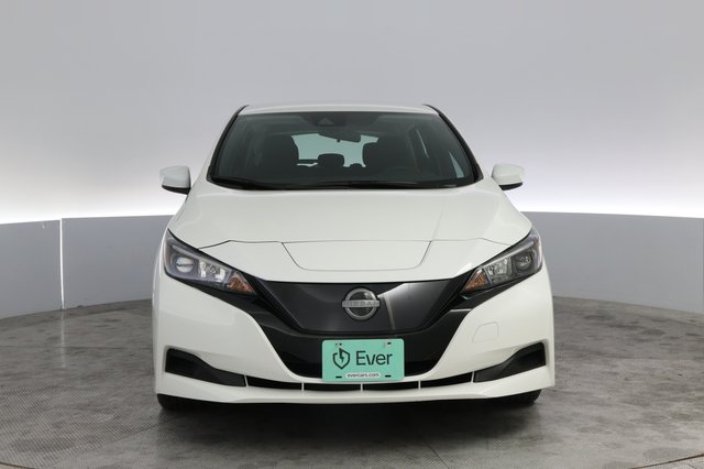 2025 Nissan LEAF — photo 8 of 19