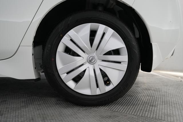 2025 Nissan LEAF — photo 7 of 19