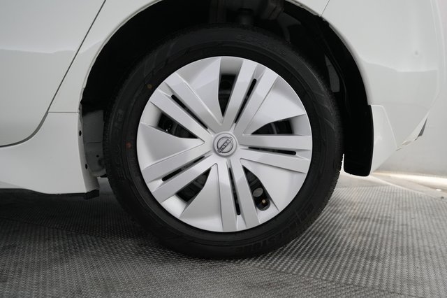 2025 Nissan LEAF — photo 7 of 19