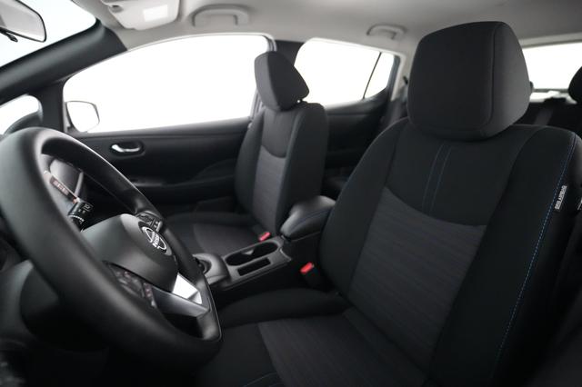 2025 Nissan LEAF — photo 3 of 19