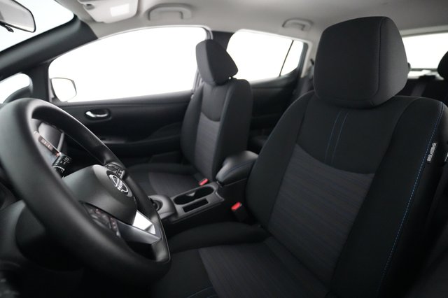 2025 Nissan LEAF — photo 3 of 19