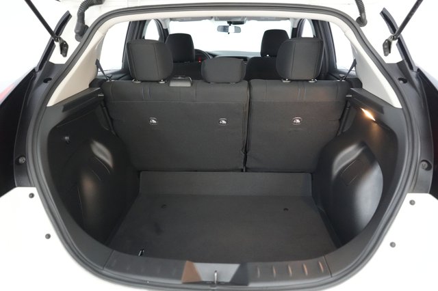 2025 Nissan LEAF — photo 6 of 19