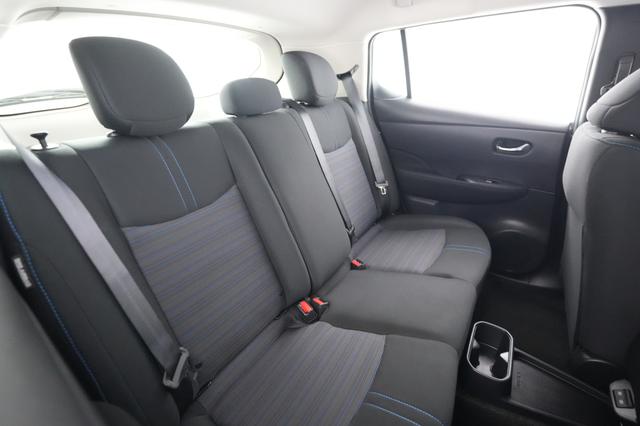 2025 Nissan LEAF — photo 4 of 19