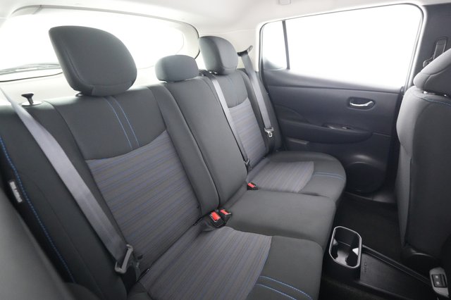 2025 Nissan LEAF — photo 4 of 19