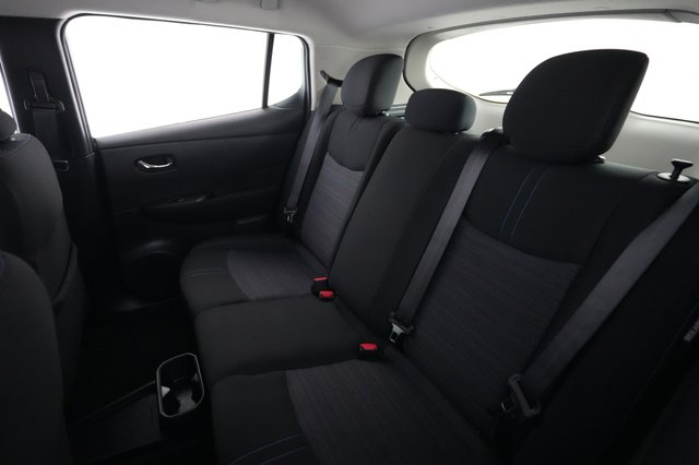2025 Nissan LEAF — photo 18 of 19