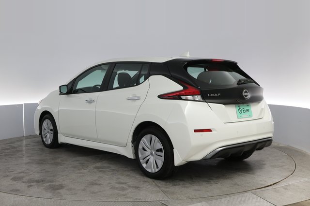 2025 Nissan LEAF — photo 12 of 19