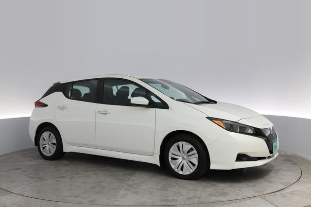 2025 Nissan LEAF — photo 10 of 19