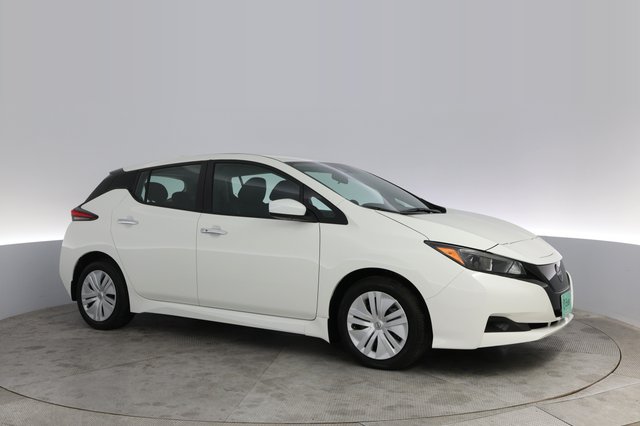 2025 Nissan LEAF — photo 10 of 19