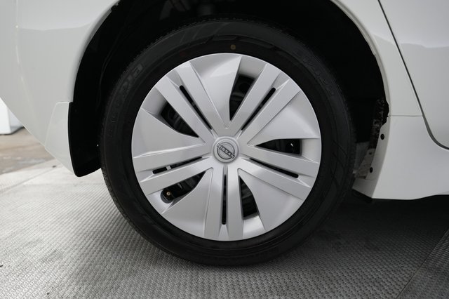 2025 Nissan LEAF — photo 16 of 19