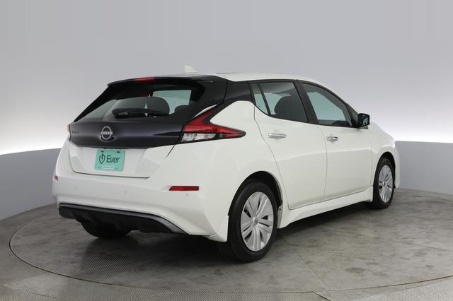 2025 Nissan LEAF — photo 2 of 19