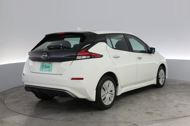 2025 Nissan LEAF — photo 2 of 19