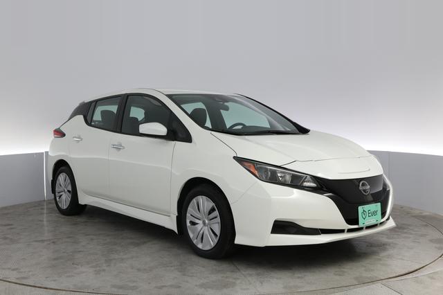 2025 Nissan LEAF — photo 9 of 19