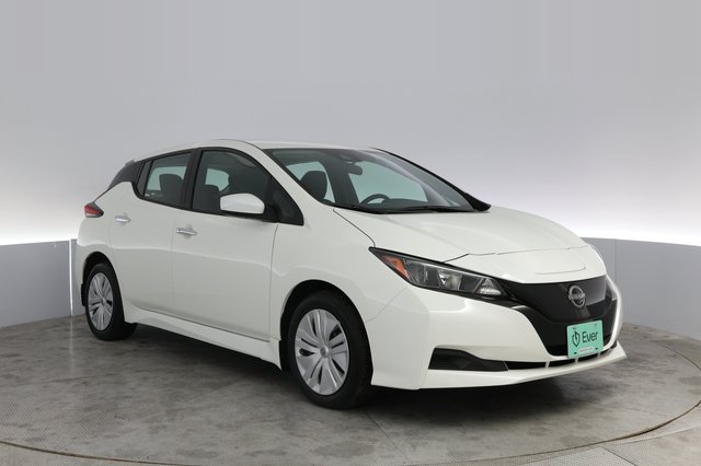 2025 Nissan LEAF — photo 9 of 19