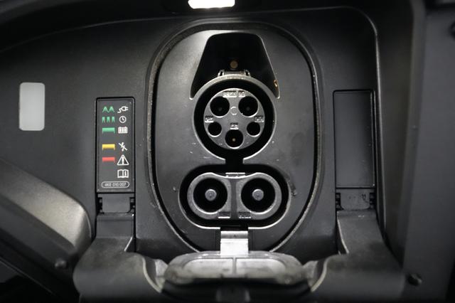 2023 Audi e-tron — photo 8 of 21