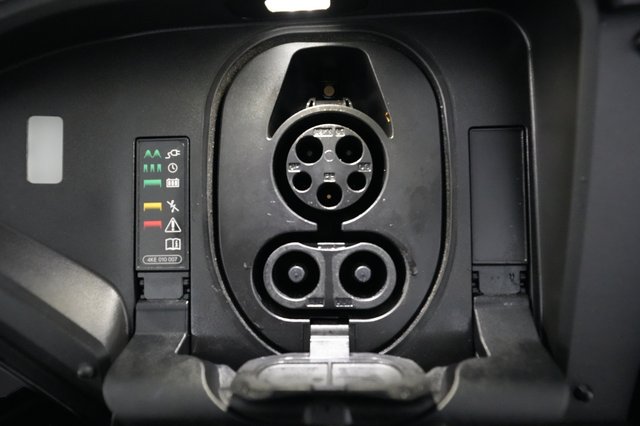 2023 Audi e-tron — photo 8 of 21