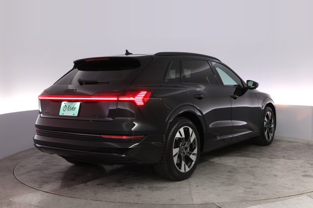 2023 Audi e-tron — photo 2 of 21