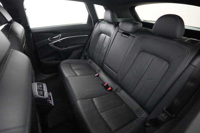 2023 Audi e-tron — photo 19 of 21