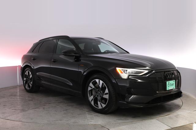 2023 Audi e-tron — photo 10 of 21