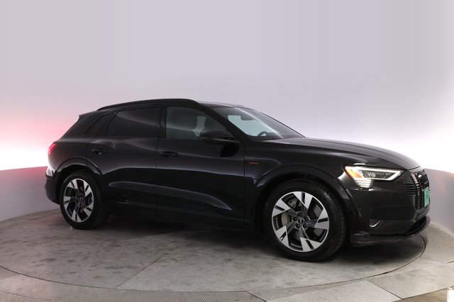 2023 Audi e-tron — photo 11 of 21