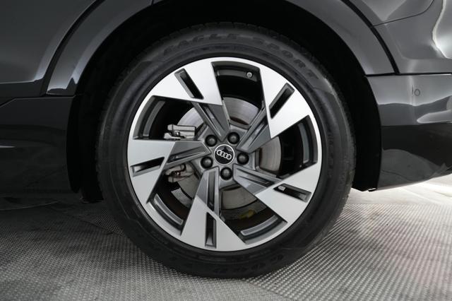 2023 Audi e-tron — photo 7 of 21