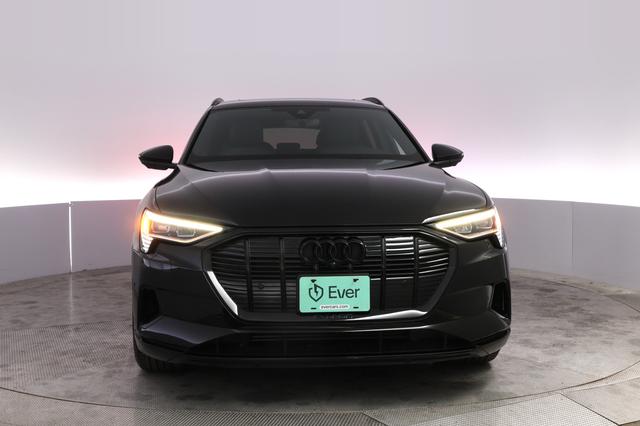 2023 Audi e-tron — photo 9 of 21