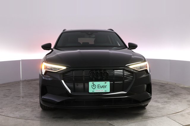 2023 Audi e-tron — photo 9 of 21