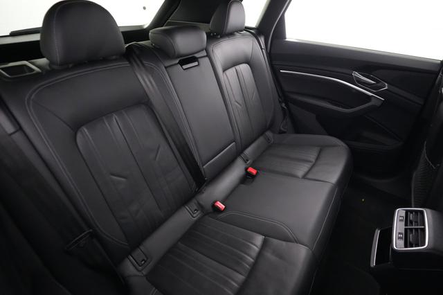 2023 Audi e-tron — photo 4 of 21