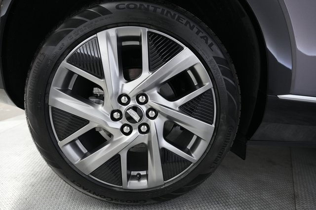 2025 Cadillac Optiq — photo 17 of 21