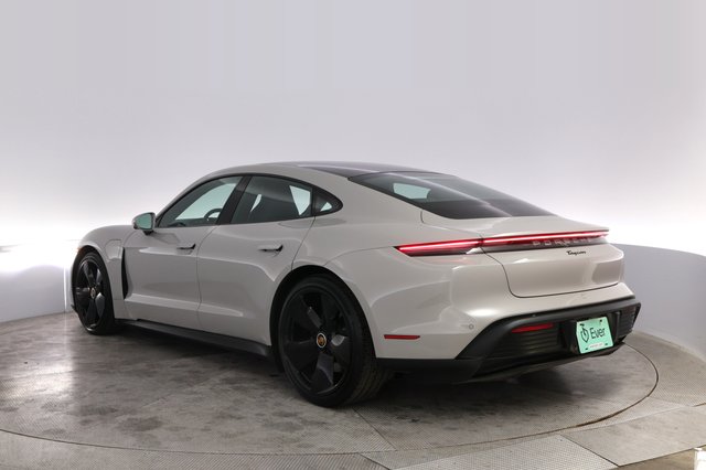 2023 Porsche Taycan — photo 13 of 21