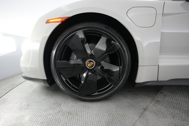 2023 Porsche Taycan — photo 15 of 21