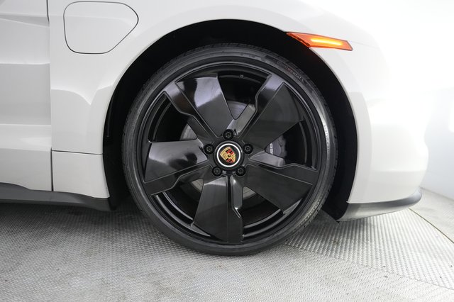 2023 Porsche Taycan — photo 16 of 21