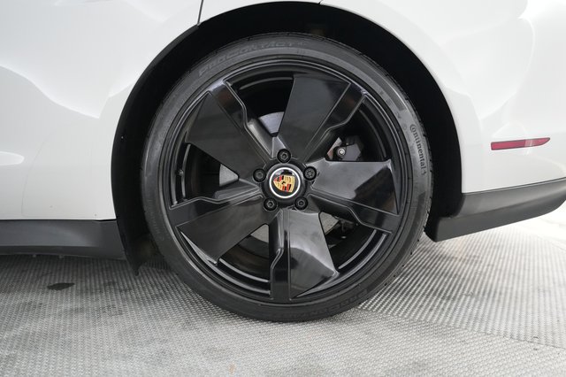 2023 Porsche Taycan — photo 7 of 21