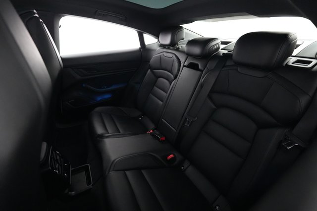 2023 Porsche Taycan — photo 19 of 21