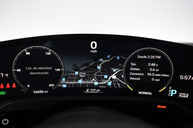 2023 Porsche Taycan — photo 5 of 21