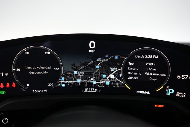 2023 Porsche Taycan — photo 5 of 21