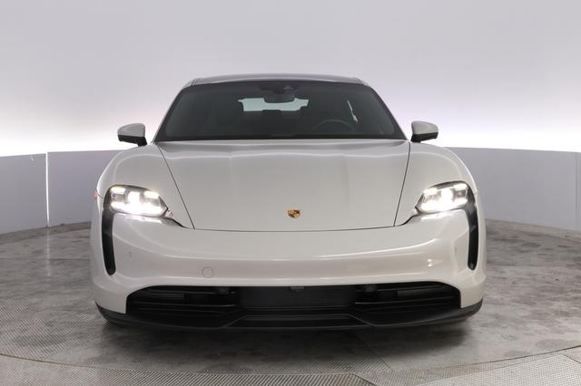 2023 Porsche Taycan — photo 9 of 21