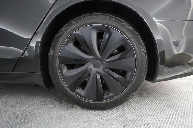 2023 Tesla Model S — photo 7 of 21